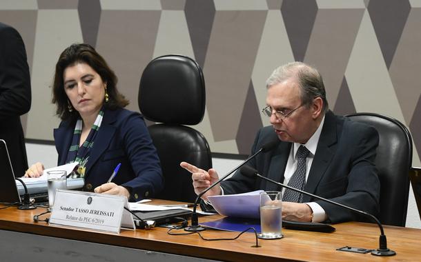 Simone Tebet e Tasso Jereissati em comissão do Senado