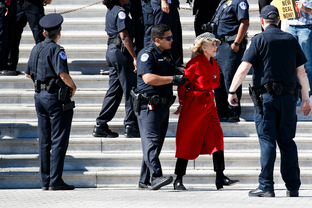 Atriz Jane Fonda é presa por protestar pelo meio ambiente