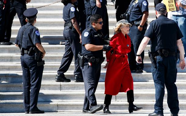 Atriz Jane Fonda é presa por protestar pelo meio ambiente