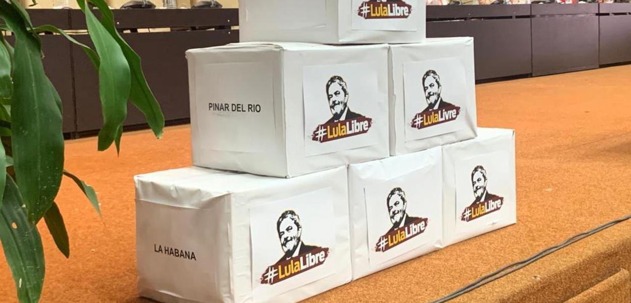 Palco do Encontro Anti-imperialista em Cuba