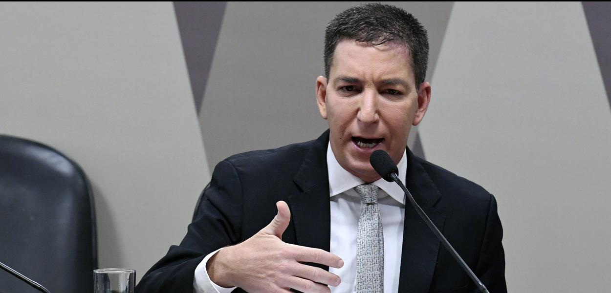 Comissão de Constituição, Justiça e Cidadania (CCJ) realiza audiência pública interativa, com a participação do jornalista responsável pelo site The Intercept Brasil, para prestar informações sobre fatos revelados pelo sítio. \r\rÀ mesa, em pronunciamento, jornalista da agência de notícias The Intercept Brasil, Glenn Greenwald.\r\rFoto: Marcos Oliveira/Agência Senado