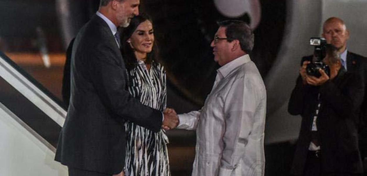 Reis da Espanha chegam em Cuba, recebidos pelo Chanceler Bruno Rodríguez
