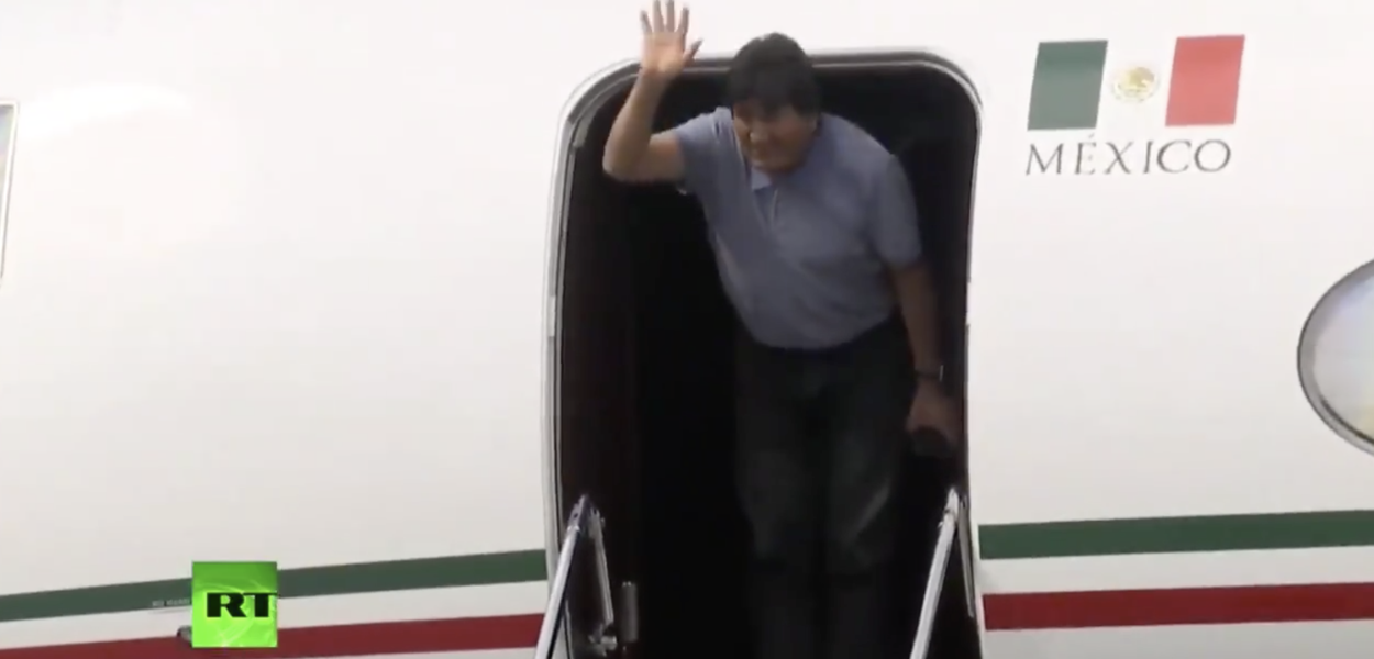 Evo Morales chega ao México