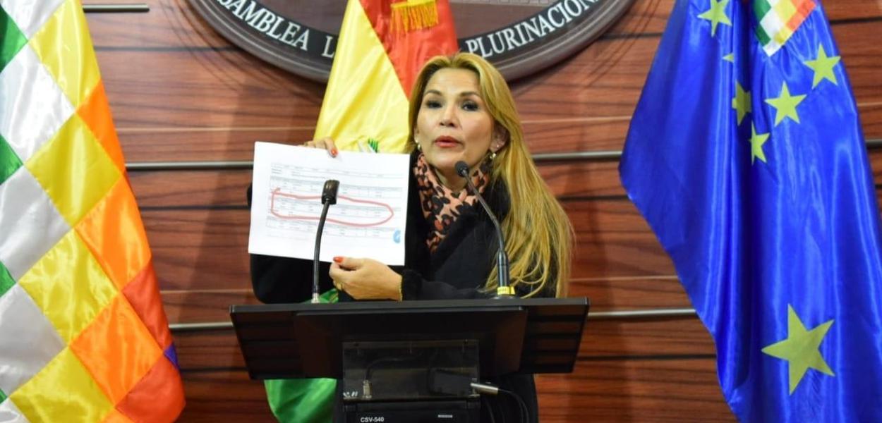 A senadora boliviana Jeanine Añez se autoproclama presidente da Bolívia