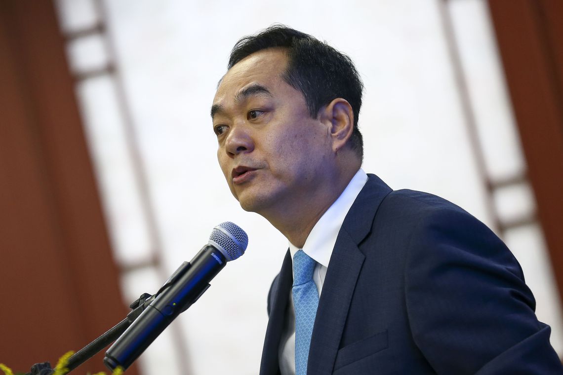 O embaixador da China, Yang Wanming