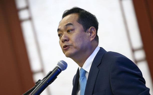 O embaixador da China, Yang Wanming