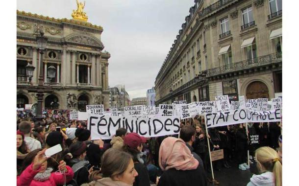 Manifestação em Paris pede combate à violência contra mulheres