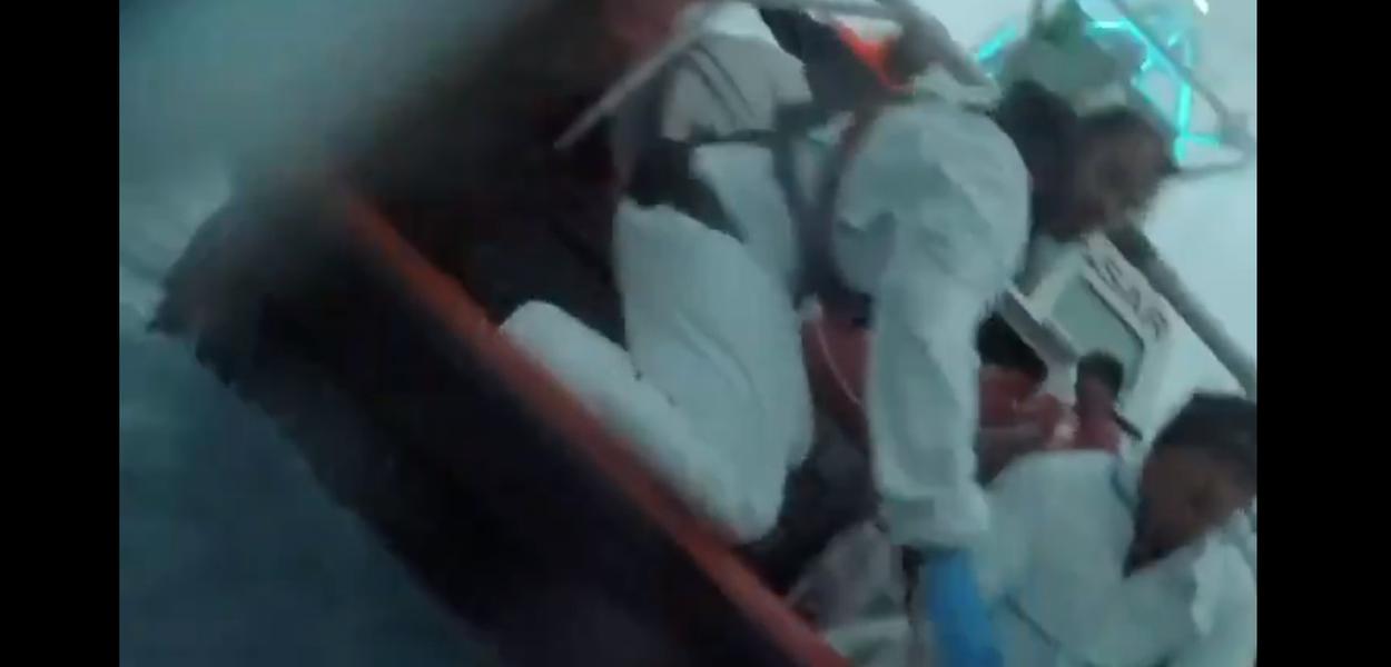 Resgate da Guarda Costeira Italiana
