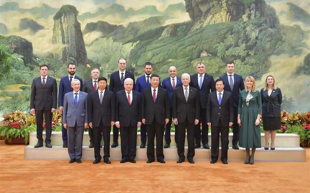 Xi Jinping recebe delegação do Rússia Unida, partido de Putin