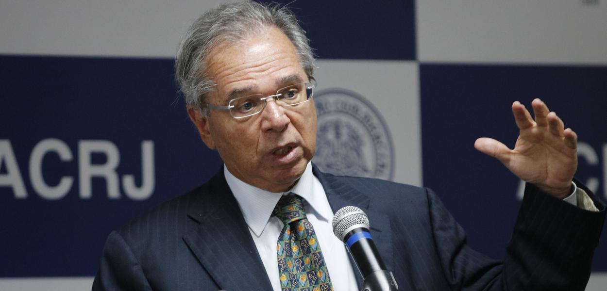 A previdência dos militares e o 'sacrifício' de Paulo Guedes