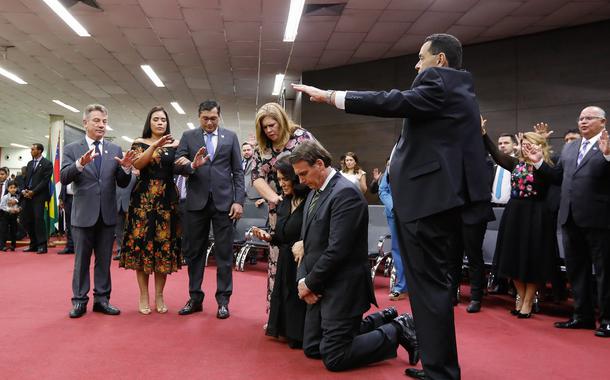 Jair e Michele Bolsonaro em culto