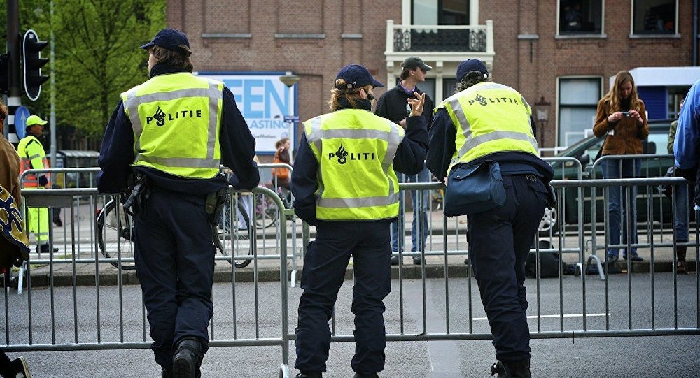 Holanda: 3 pessoas são esfaqueadas em rua comercial de Haia