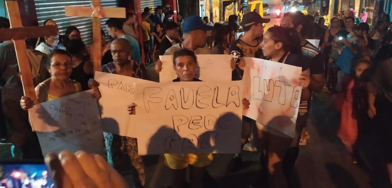 Moradores de Paraisópolis protestam contra ação da PM