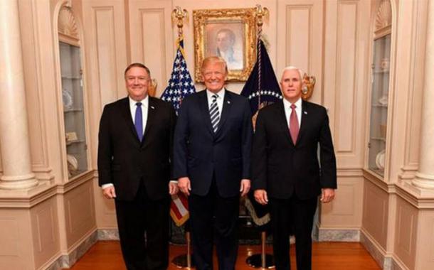 Da esquerda para a direita, Pompeo, Trump e Pence