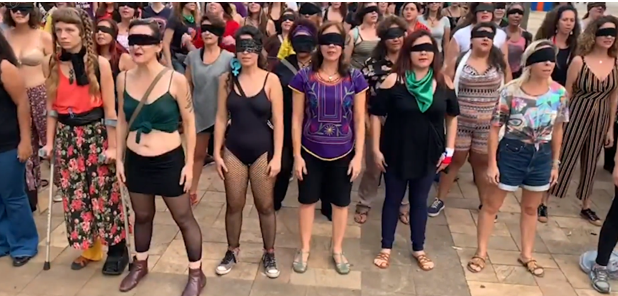 Feministas fazem versão brasileira de hino e coreografia chilenos