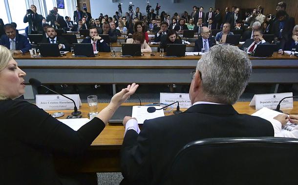 A deputada Joice Hasselmann na CPI das fake news