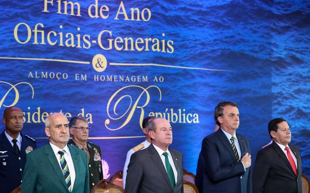 Jair Bolsonaro em almoço com militares