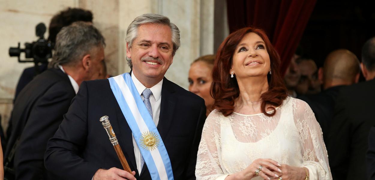 Argentina's President Alberto Fernandez holds the symbolic leader's staff, next to new Vice President Cristina Fernandez de Kirchner, after he was sworn in as Argentina's next president, in Buenos Aires, Argentina December 10, 2019. REUTERS/Agustin Marcarian