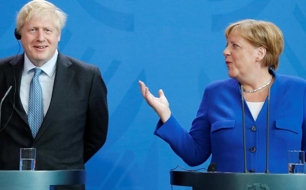 Boris Johnson  e Angela Merkel