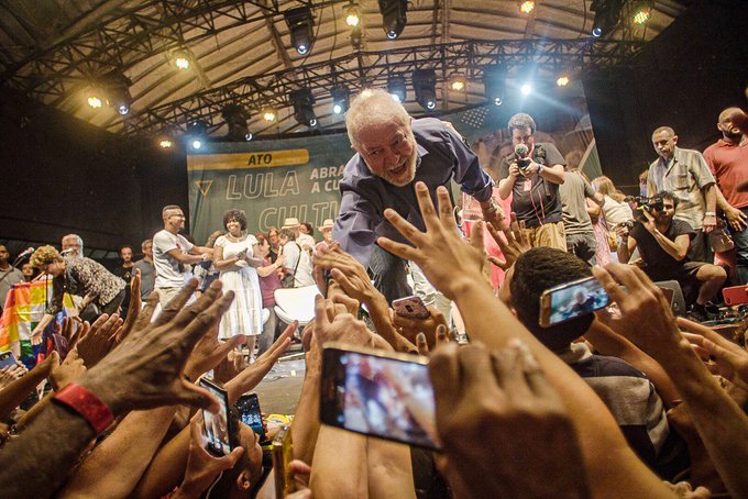 Ex-presidente Lula em ato com artistas no Circo Voador (RJ)