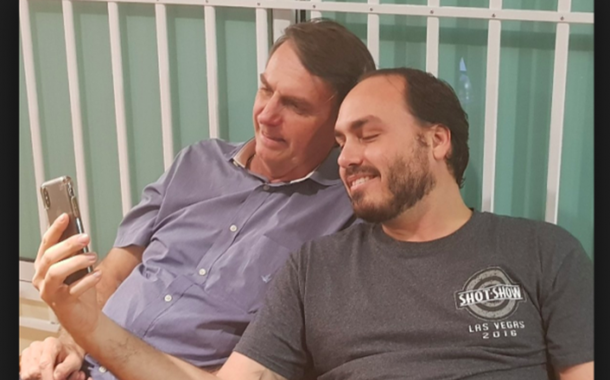 Jair Bolsonaro e Carlos Bolsonaro