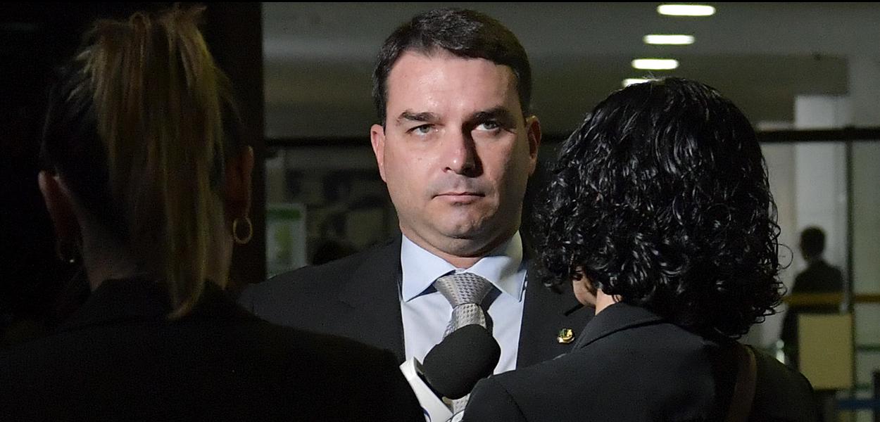 Senador Flávio Bolsonaro (PSL-RJ) concede entrevista.  \r\rFoto: Marcos BrandÃ£o/AgÃªncia Senado