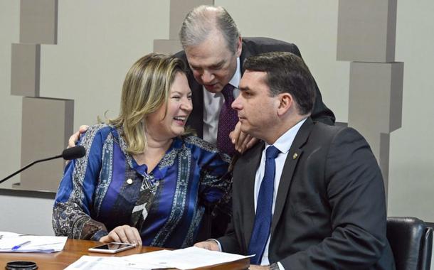 Joice Hasselmann, Flávio Bolsonaro e Tasso Jereissati