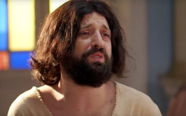 Gregório Duvivier interpretando Jesus