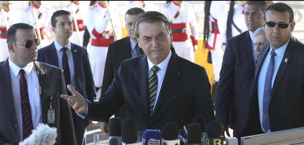 bolsonaro coletiva na alvorada