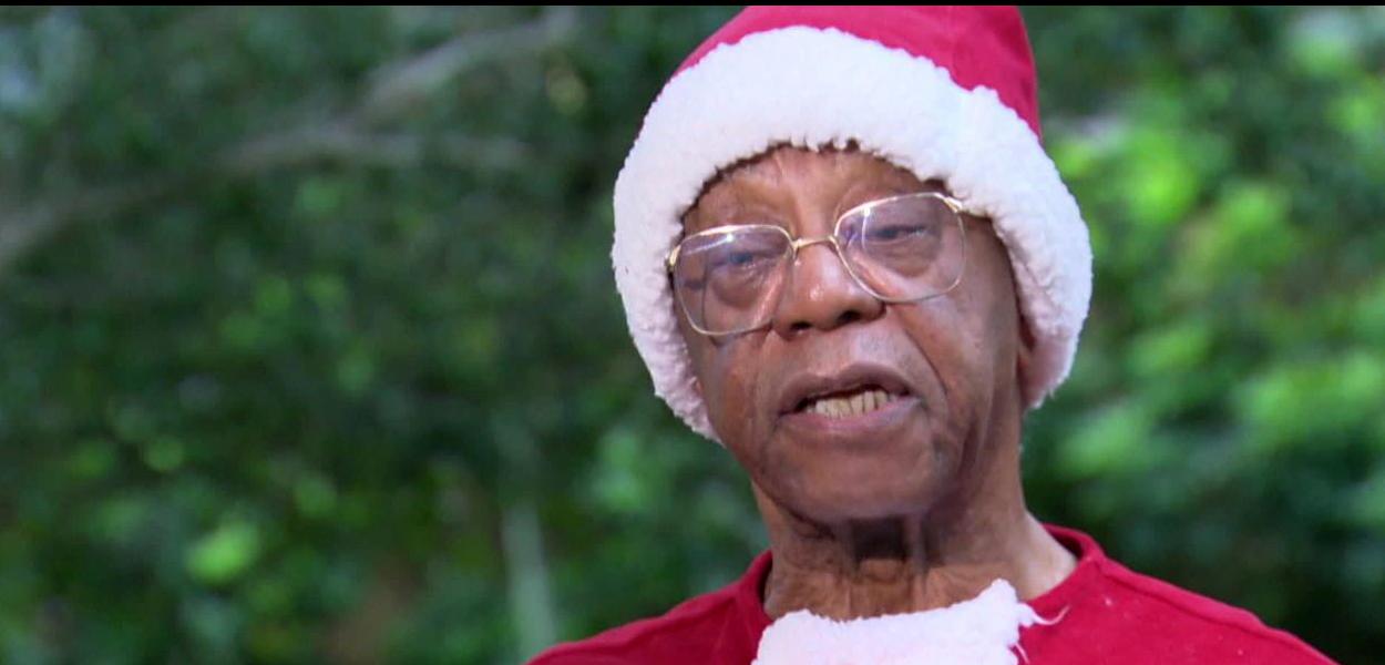 Milton Gonçalves vive o primeiro Papai Noel negro do especial de Natal da Globo
