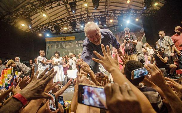 Lula em ato com artistas no Circo Voador, RJ