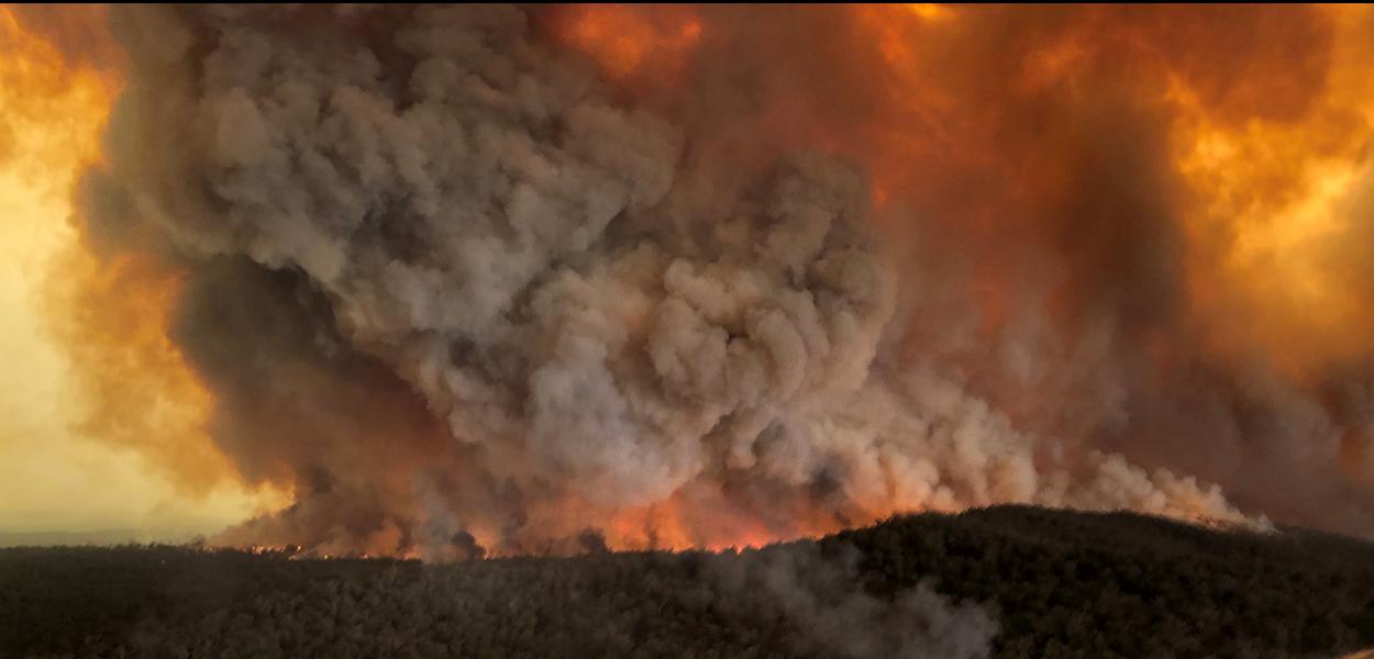 Incêndio florestal em Bairnsdale em na Austrália