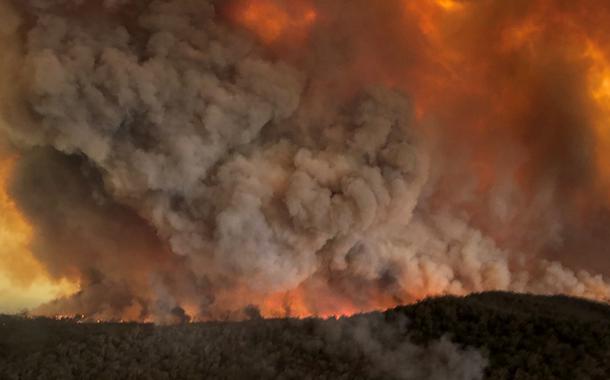 Incêndio florestal em Bairnsdale em na Austrália