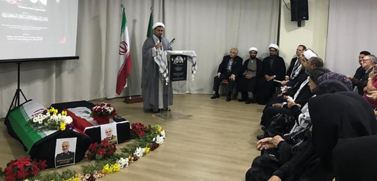 O Sheik Rodrigo Jalloul conduz o ato de solidariedade ao Irã