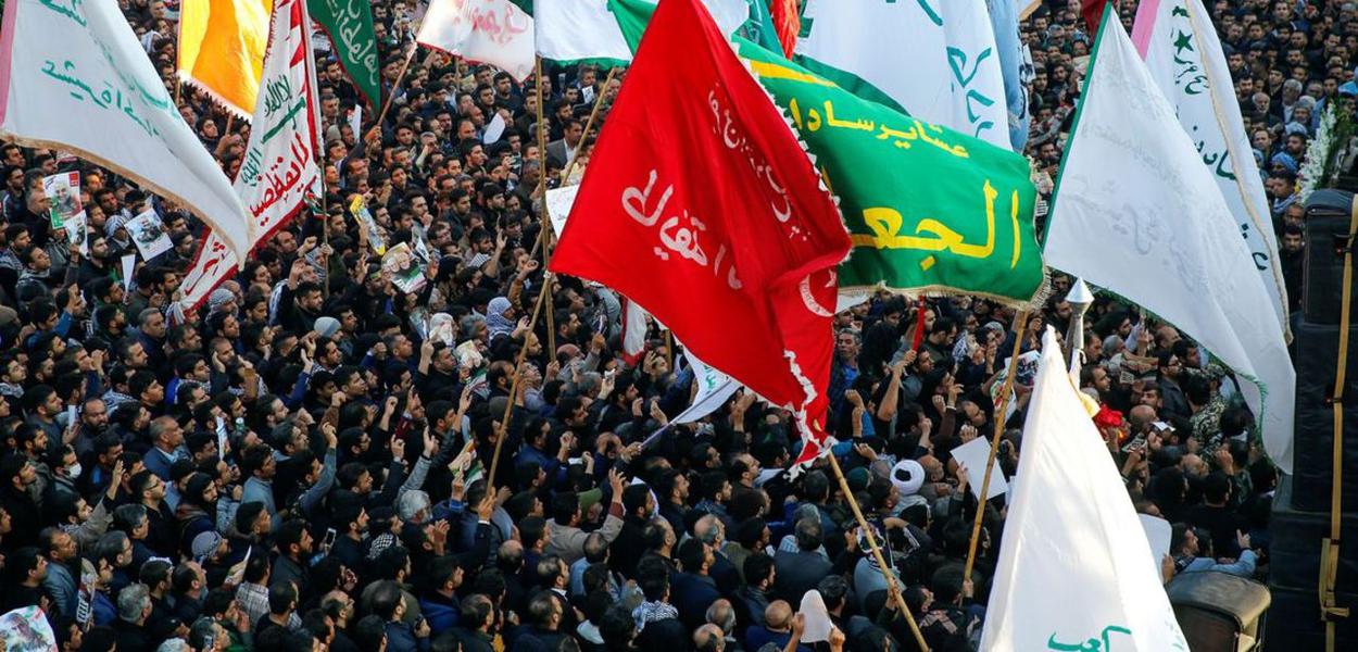 Multidões vão às ruas homenagear o general Soleimani, assassinado pelos EUA
