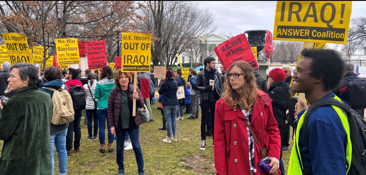 'EUA fora do Oriente Médio', gritam manifestantes em frente à Casa Branca