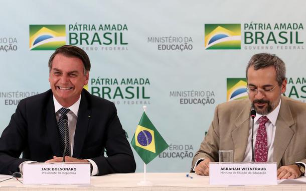 Presidente Jair Bolsonaro durante reunião com o ministro da Educação, Abraham Weintraub.