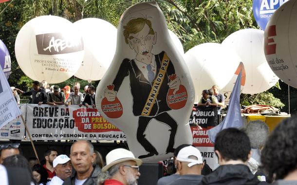 Manifestação contra os cortes na educação feito pelo governo Bolsonaro.