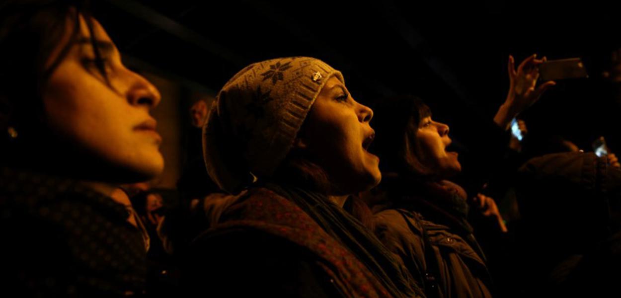 Manifestantes protestam em apoio às vítimas de queda de avião ucraniano perto de Teerã