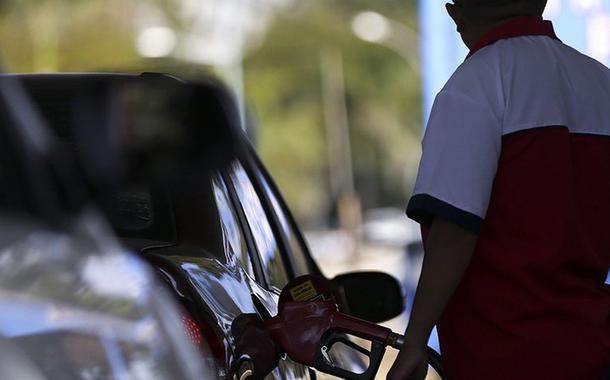 Petrobras aumenta gasolina em 5,6% e preço dispara com Bolsonaro