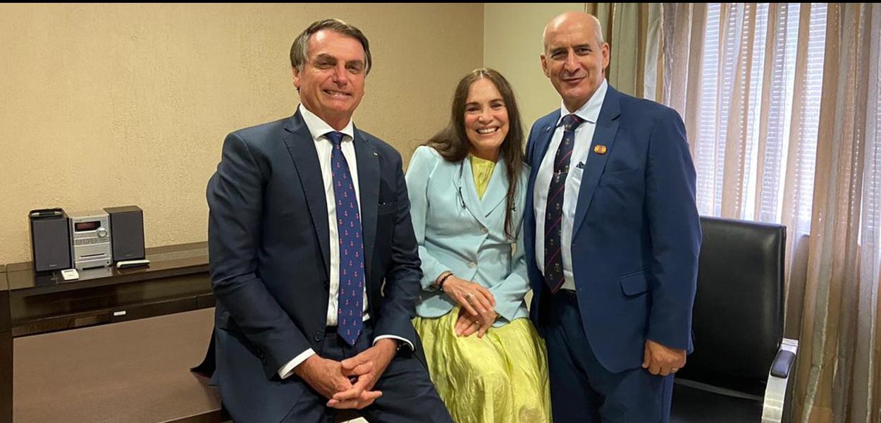 Jair Bolsonaro e ministro da Secretaria de Governo, Luiz Eduardo Ramos, em reunião com Regina Duarte