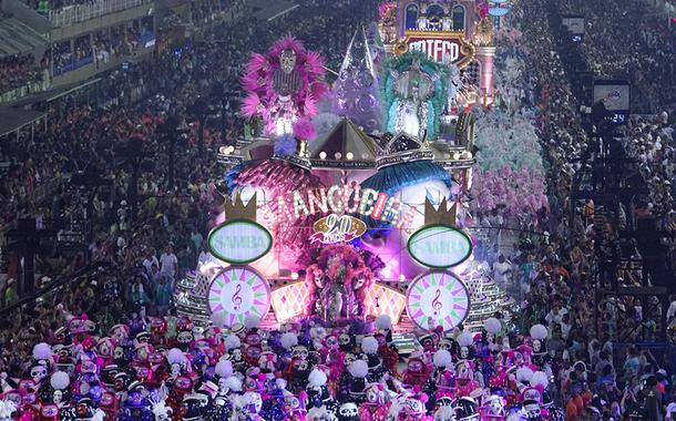 Desfile da escola de samba Mangueira