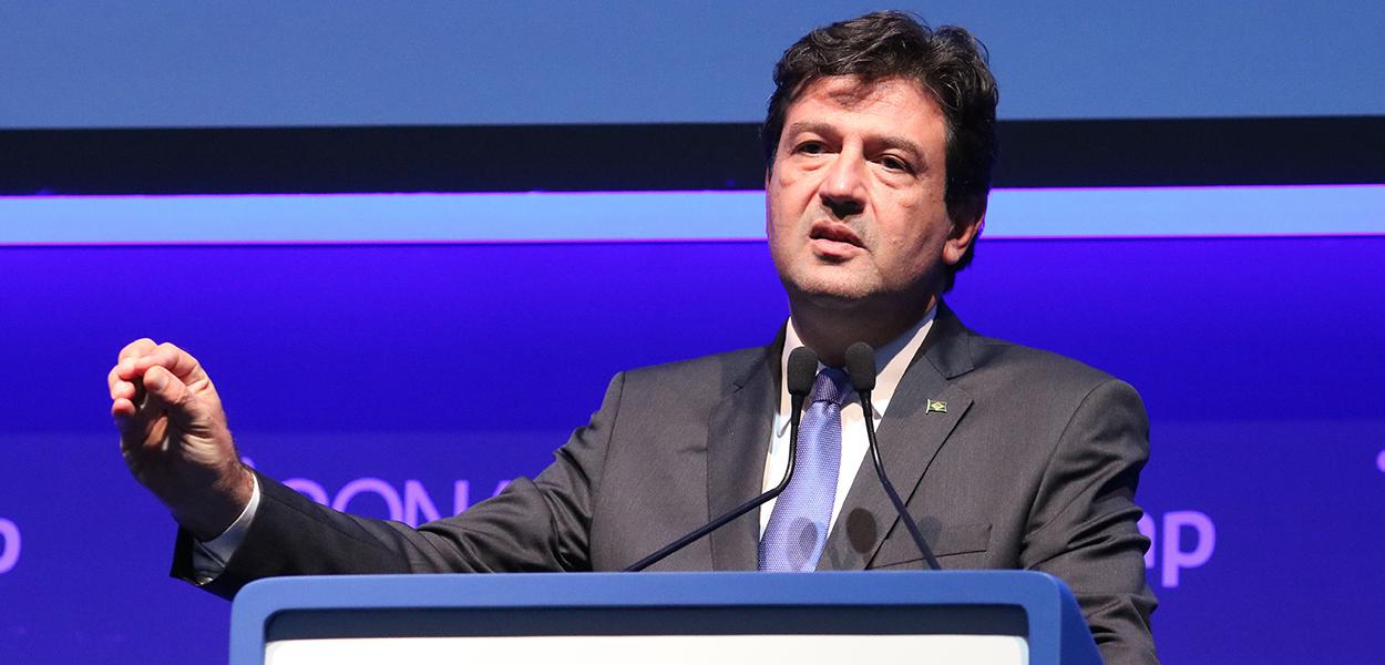 Ministro diz não haver motivo para alarme com o primeiro caso de coronavírus no Brasil