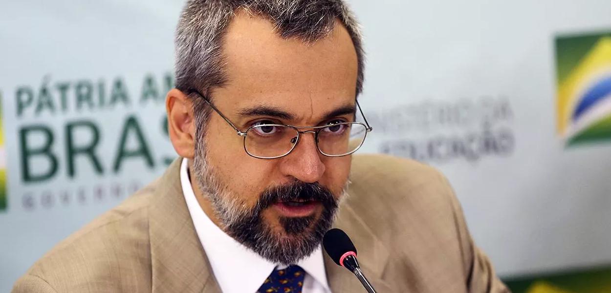 Weintraub diz que vai pegar fundo da Lava Jato para o MEC.