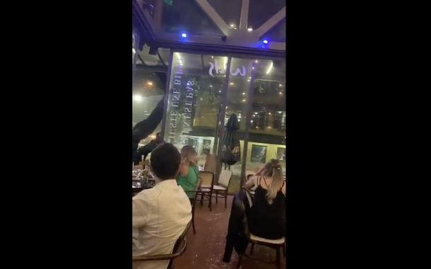 Chuva invade restaurante de luxo em BH