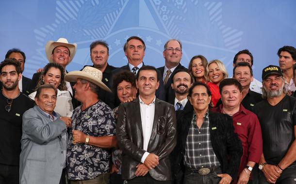 Jair Bolsonaro durante encontro com Sertanejos
