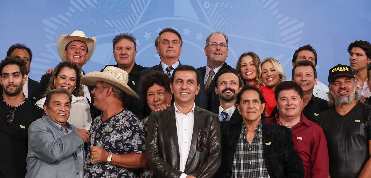 Jair Bolsonaro durante encontro com Sertanejos