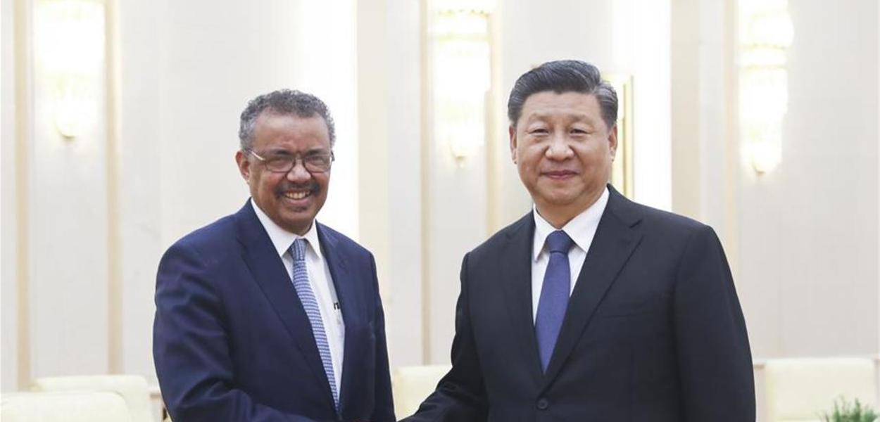 Xi Jinping recebe o diretor-geral da OMS