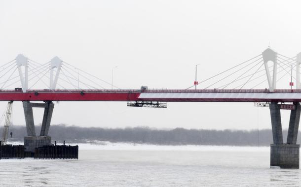 Ponte sobre o Rio Amur na fronteira entre Rússia e China