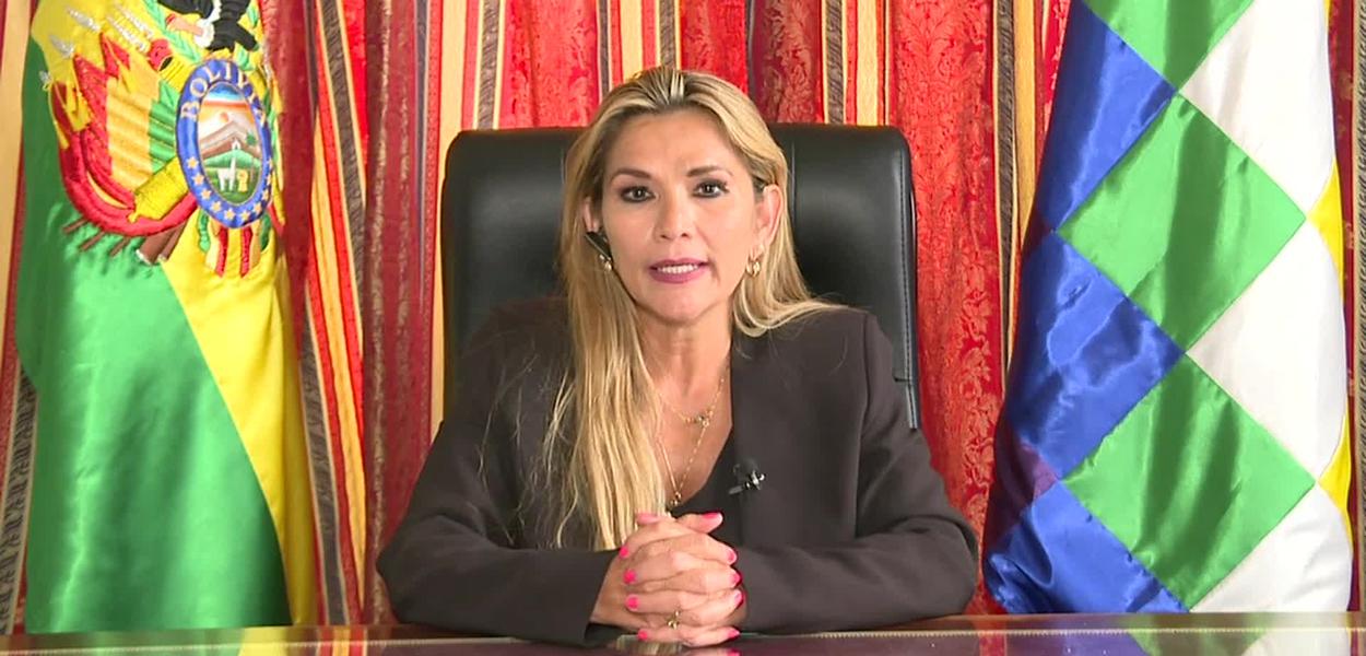 Jeanine Añes, chefe do governo golpista da Bolívia